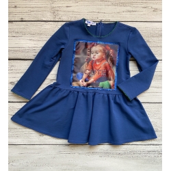 Mėlyna, medvilninė suknelė dekoruota paveiksliuku